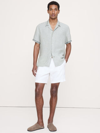 Camisa Resort de lino bordada de corte estándar.
