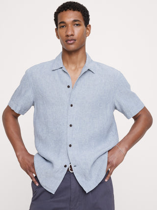 Camisa Resort de lino de peso medio de corte estándar.