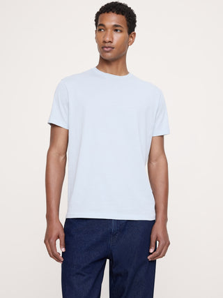 Camiseta ligera de algodón con cuello redondo.