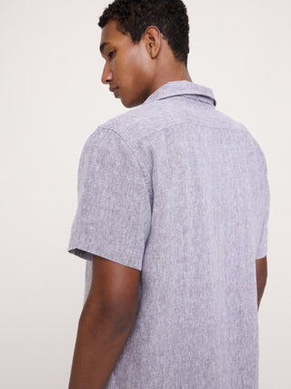 Camisa Resort de lino de peso medio de corte estándar.