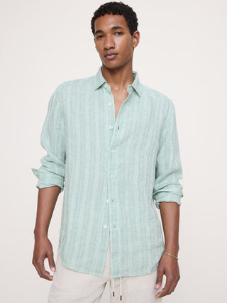 Camisa de corte estándar de lino y algodón texturizado.
