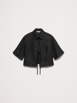 Camisa de lino con lazo al frente.