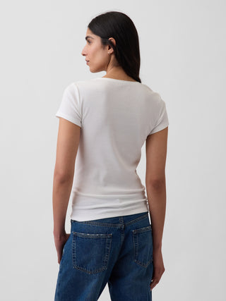Top de canalé con cuello redondo y logo de Gap.