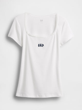 Top de canalé con cuello redondo y logo de Gap.