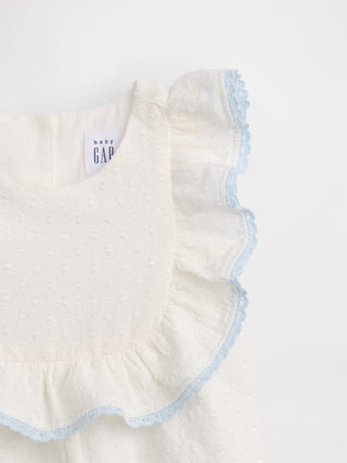 Conjunto de babero con ojales para bebé.