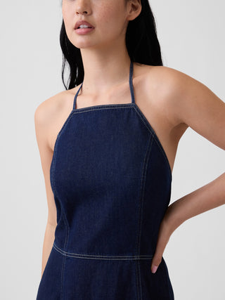 Vestido midi vaquero con cuello halter.