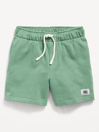 Shorts deportivos de polar con logo y gráfico por encima de la rodilla para niños.