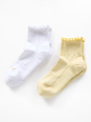 Paquete de 2 calcetines cortos Athleta con volantes para uso diario.