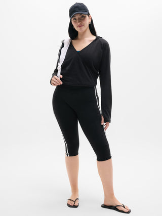 Sudadera con capucha cruzada de felpa de algodón aireada.