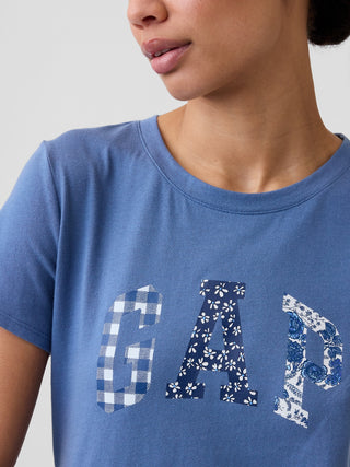 Camiseta con logo de Gap.