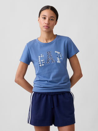 Camiseta con logo de Gap.