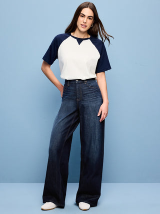 Jeans elásticos holgados de pierna ancha y cintura alta.