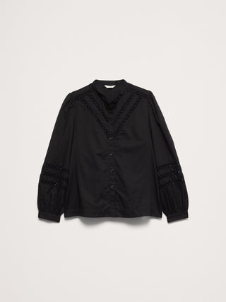 Blusa de encaje con inserción de algodón.