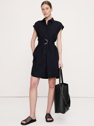 Vestido camisero mini de popelina de algodón con cinturón.