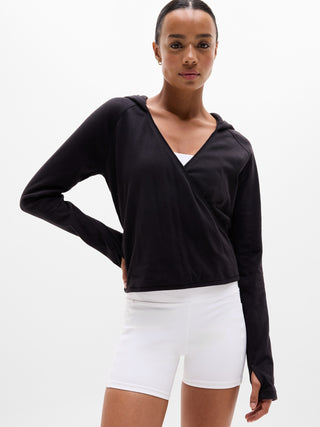 Sudadera con capucha cruzada de felpa de algodón aireada.