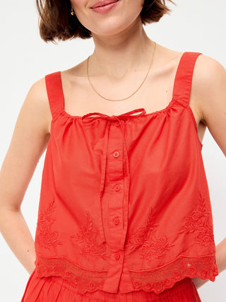 Camiseta sin mangas con lazo al frente.