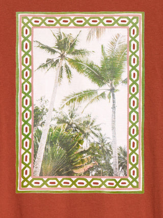Camiseta gráfica pesada.