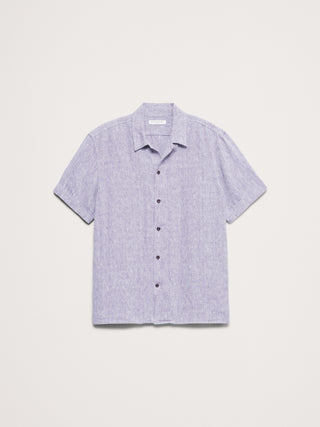Camisa Resort de lino de peso medio de corte estándar.