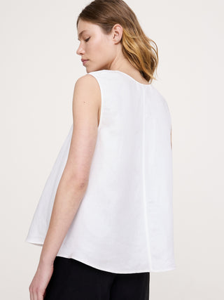 Camiseta sin mangas de viscosa y lino con cuello redondo.
