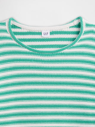 Jersey holgado con cuello vuelto y rayas.