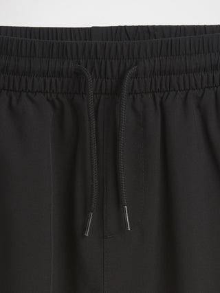 Shorts deportivos relajados y sin cordones para niños.