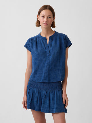 Top extragrande de mezclilla de gasa de algodón con cuello dividido.