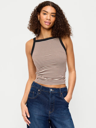 Camiseta sin mangas con delantal sin mangas ajustada.