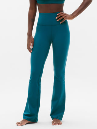 Pantalón acampanado de talle ultraalto Elation.
