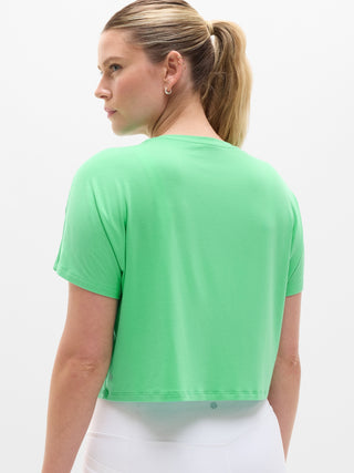 Camiseta corta con facilidad.