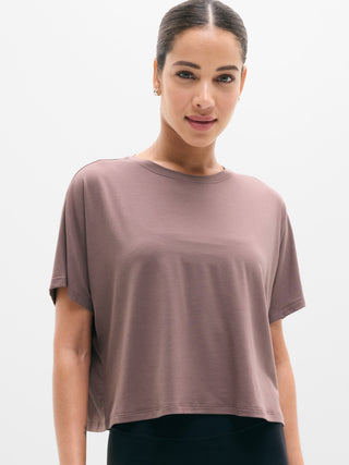 Camiseta corta con facilidad.