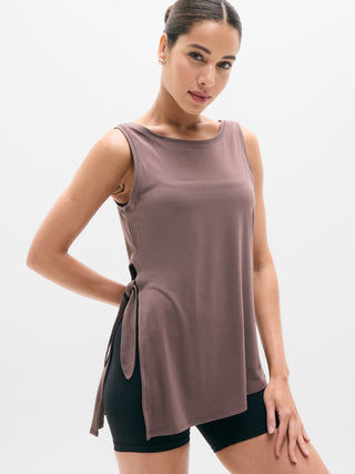 Camiseta sin mangas Move With Ease Asym Tie.