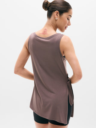 Camiseta sin mangas Move With Ease Asym Tie.