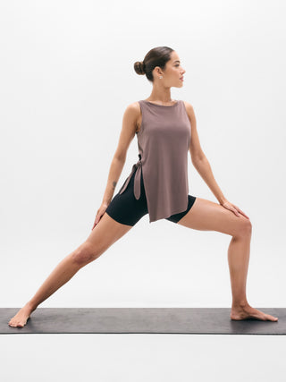 Camiseta sin mangas Move With Ease Asym Tie.