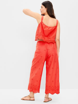 Pantalón ancho con corte de cintura alta.