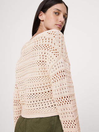 Cárdigan de crochet de algodón con lazo al frente.