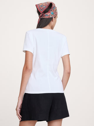 Camiseta minimalista de algodón con cuello redondo.