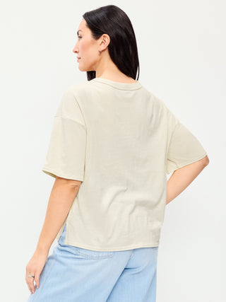 Camiseta holgada de manga corta con cuello redondo.