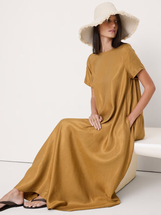 Vestido largo trapecio de lino y viscosa.
