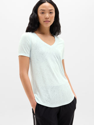 Camiseta Breezy con cuello en V.