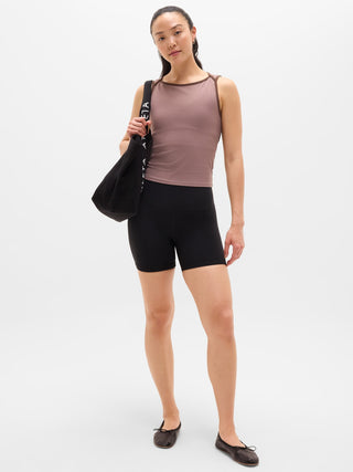 Transcend Camiseta sin mangas con espalda abierta.