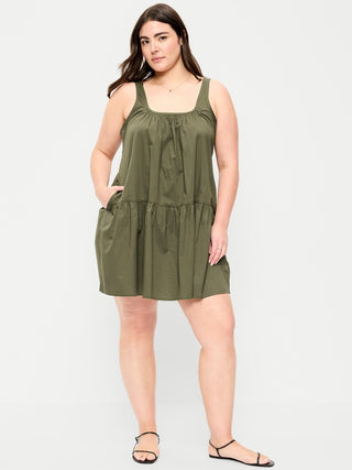 Minivestido con vuelo y cintura caída.