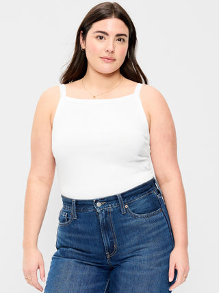 Camiseta sin mangas con delantal sin mangas ajustada.
