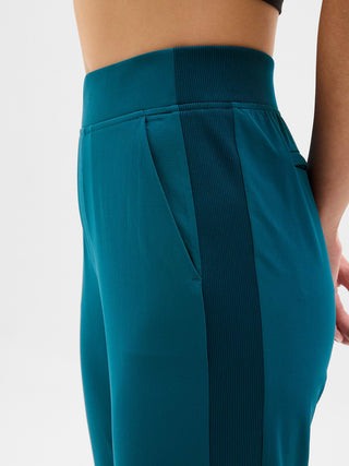 Pantalón Tobillero Talle Medio con Bolsillos