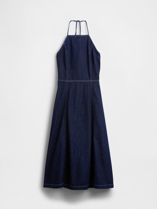 Vestido midi vaquero con cuello halter.