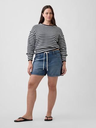 Shorts de mezclilla SuperSoft de tiro alto con cordón ajustable.