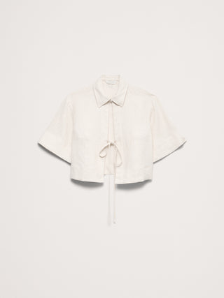 Camisa de lino con lazo al frente.