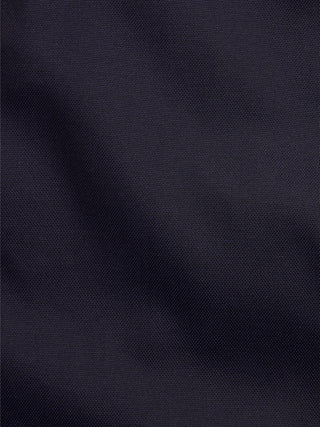 Camisa de vestir de corte estándar antiarrugas.