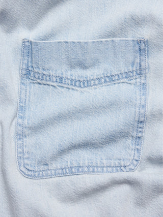 Camisa vaquera holgada.