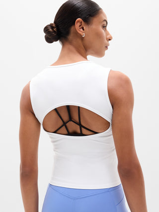 Transcend Camiseta sin mangas con espalda abierta.