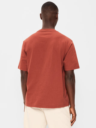 Camiseta gráfica pesada.